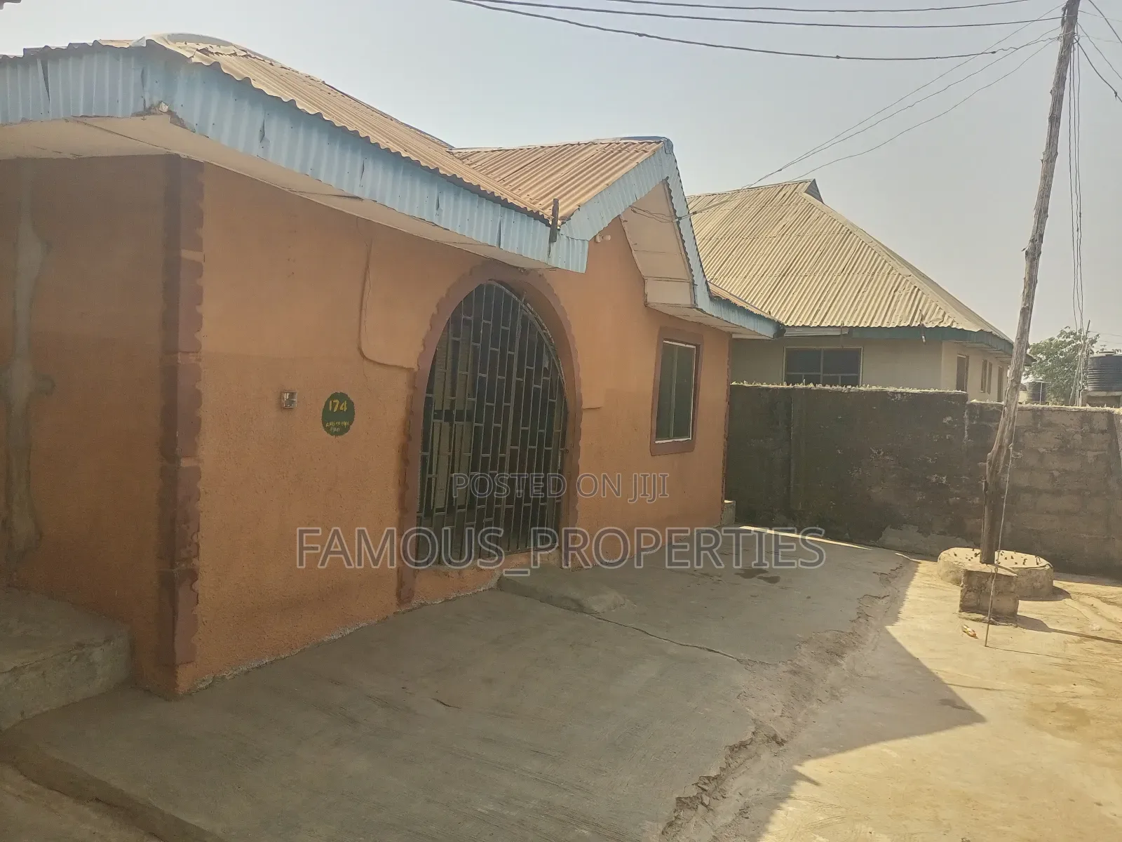 7bdrm Block of Flats in Ilorin South for sale