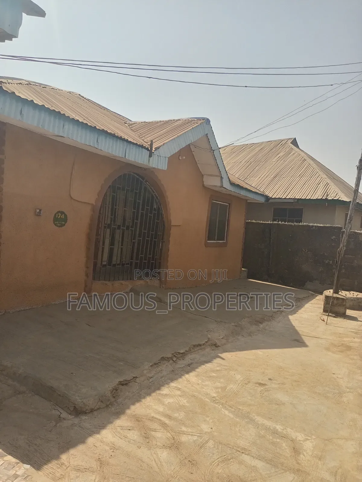 7bdrm Block of Flats in Ilorin South for sale