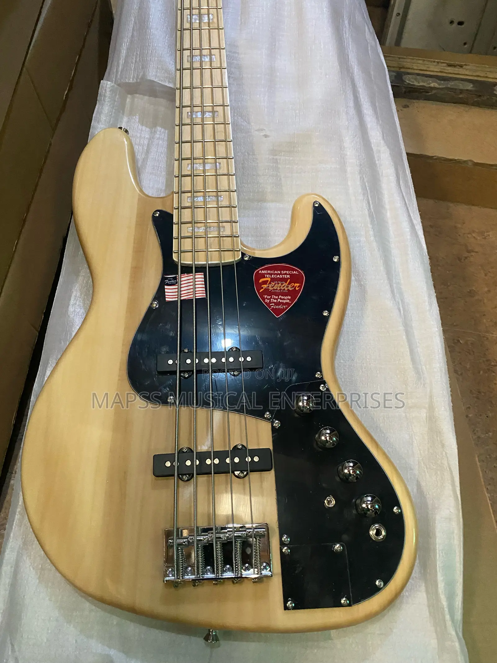 Quality Squire by Fender Five Strings Jazz Bass