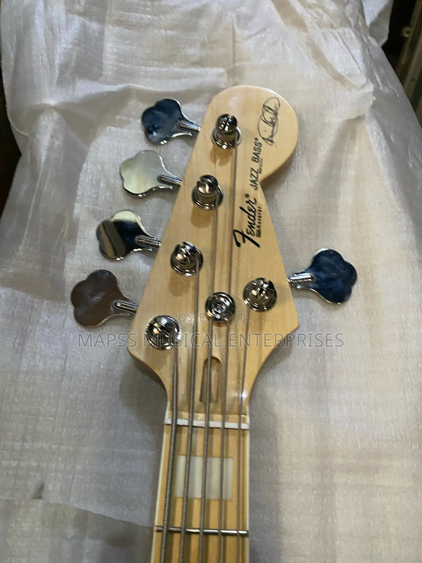 Quality Squire by Fender Five Strings Jazz Bass