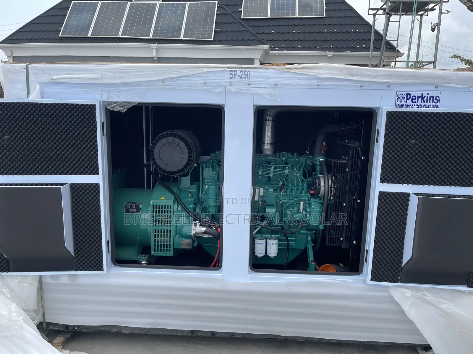 Silent England Perkins Soundproof Diesel Generator 250kva