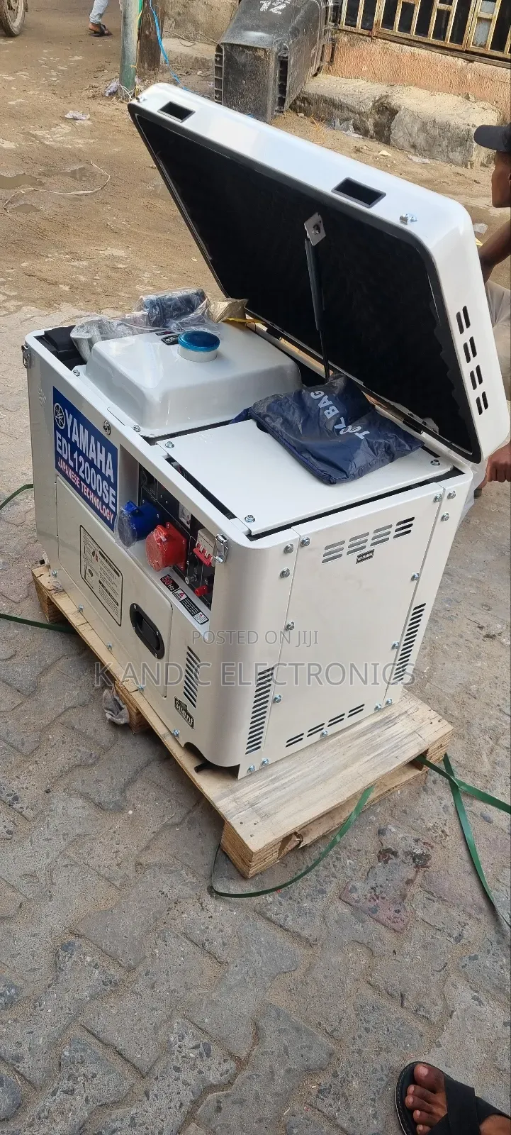 Yamaha 12.5kva 3 Face Diesel Soundproof Generator