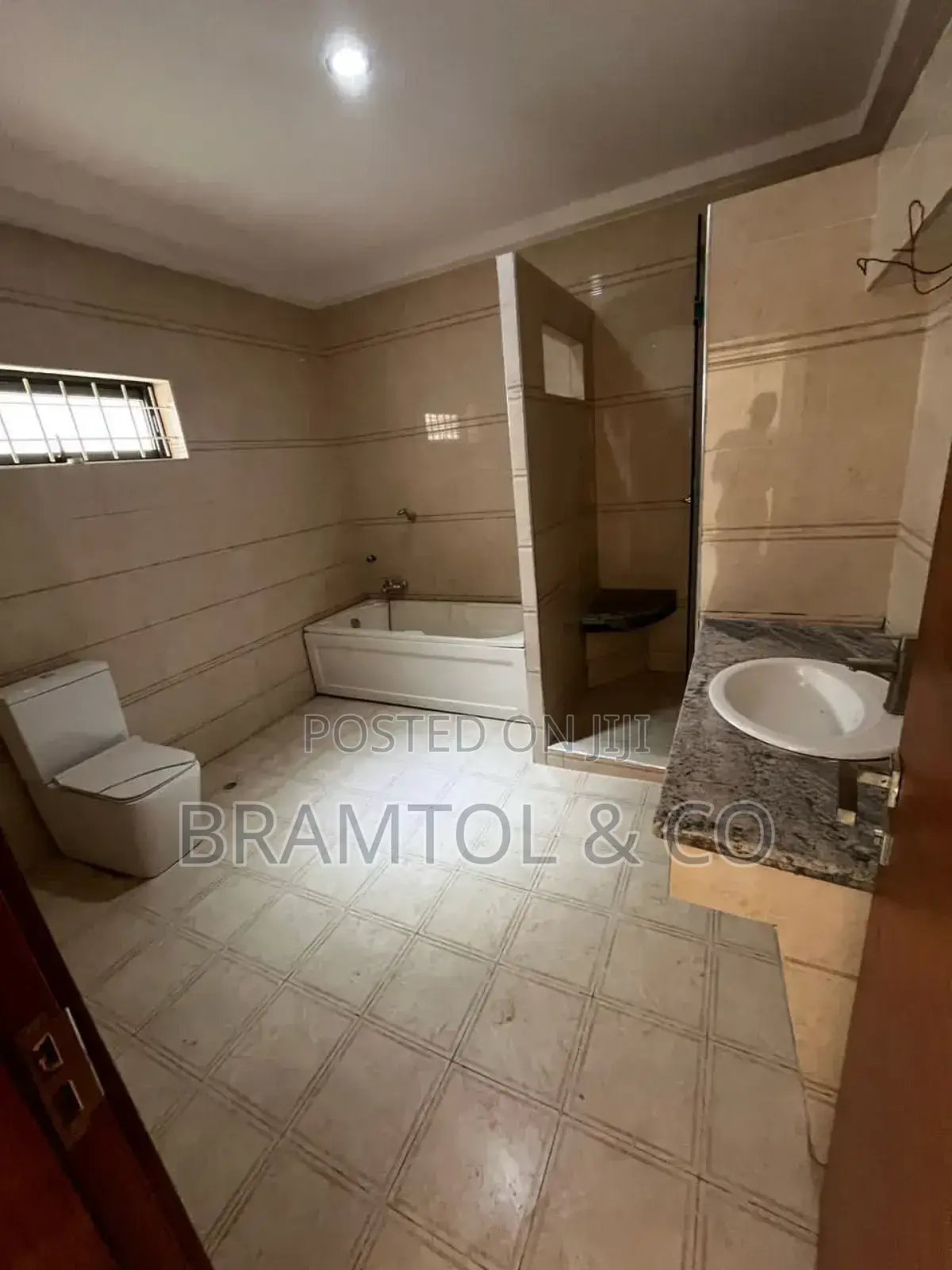 4bdrm Townhouse / Terrace in Asba And Dantata, Life Camp for rent