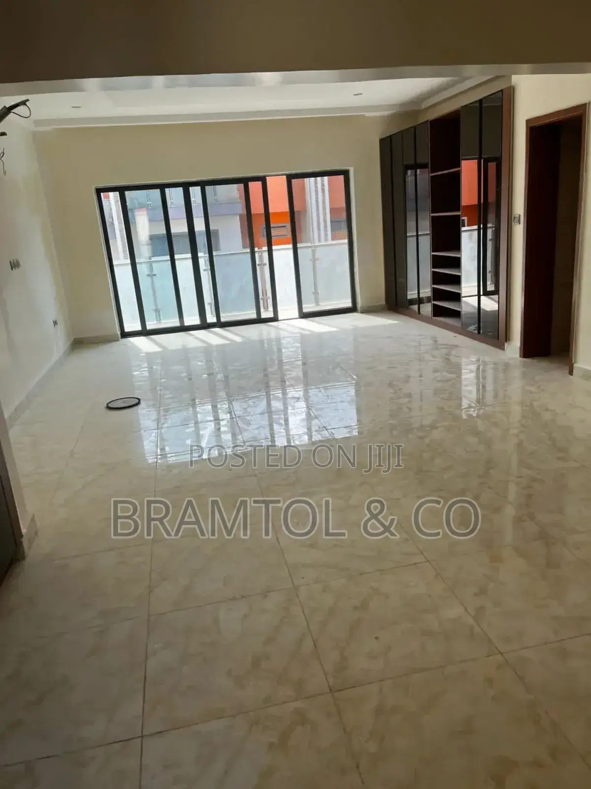 4bdrm Townhouse / Terrace in Asba And Dantata, Life Camp for rent