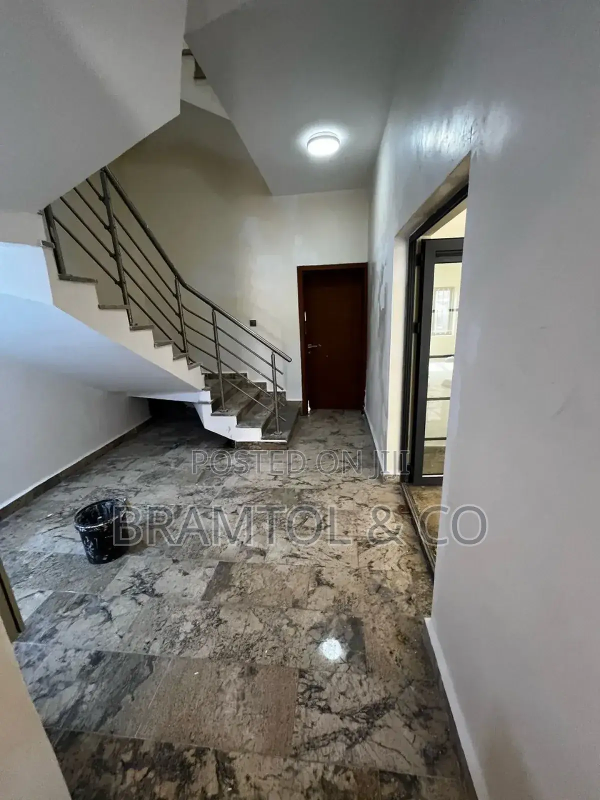 4bdrm Townhouse / Terrace in Asba And Dantata, Life Camp for rent