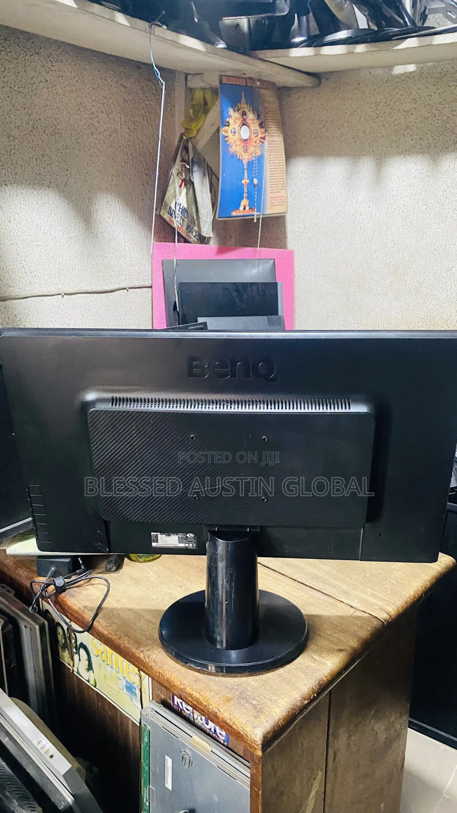 27 Inches Benq Monitor