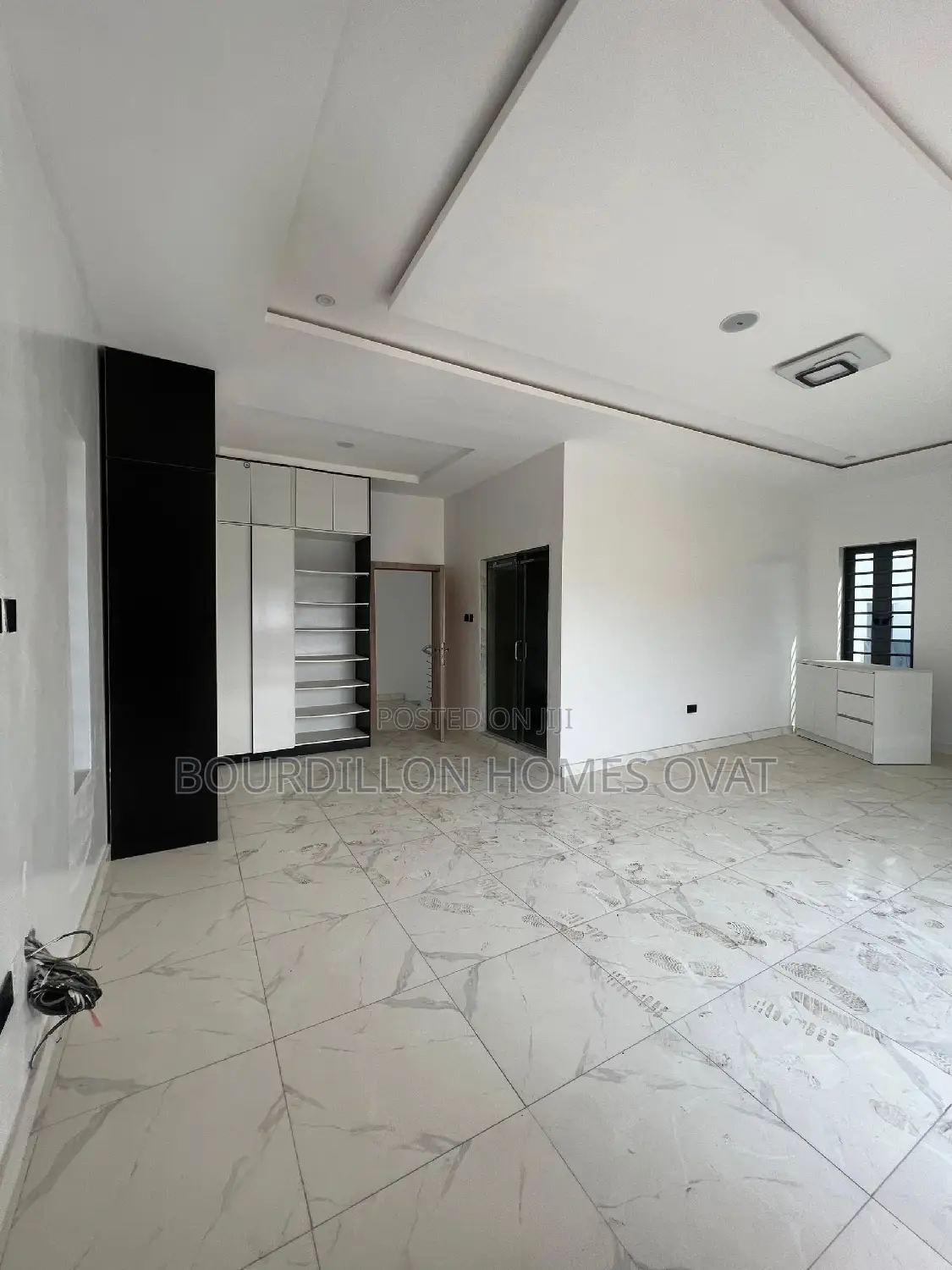 5bdrm Duplex in Ologolo for sale