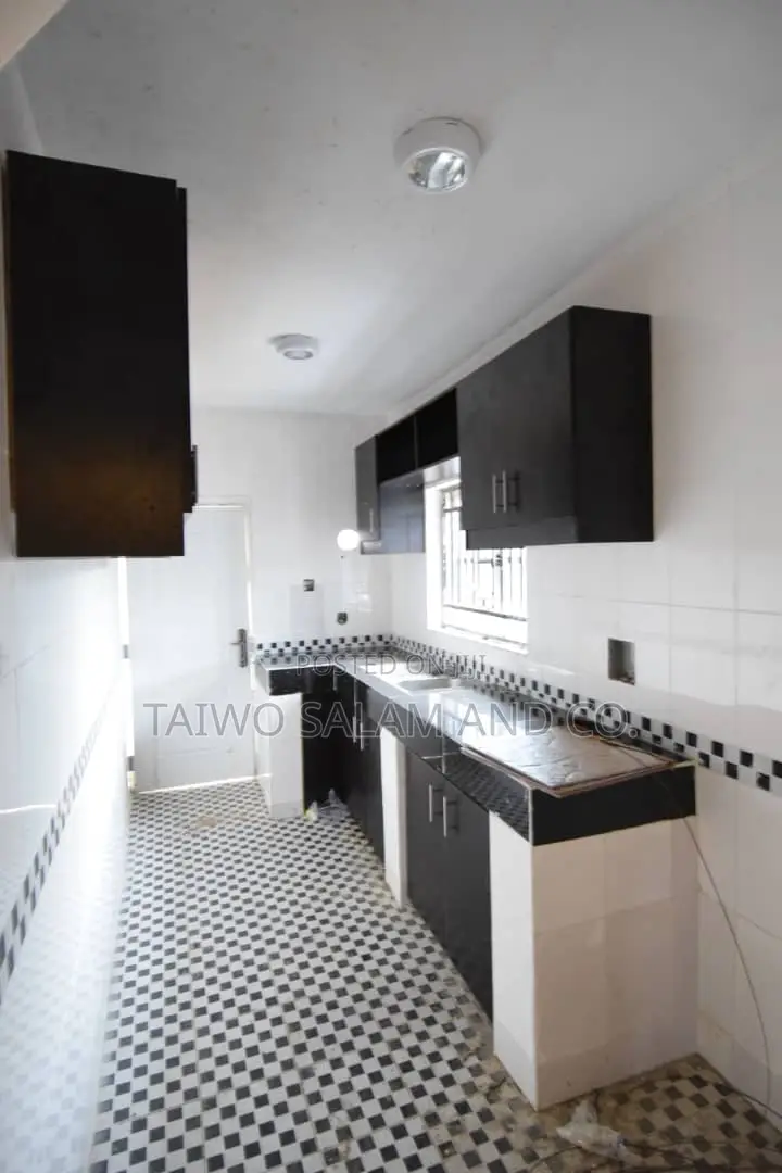 2bdrm Block of Flats in Jericho for sale