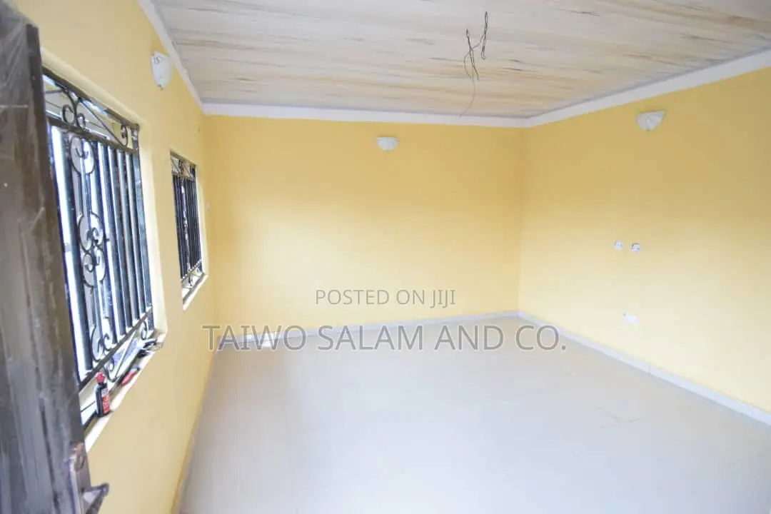 2bdrm Block of Flats in Jericho for sale