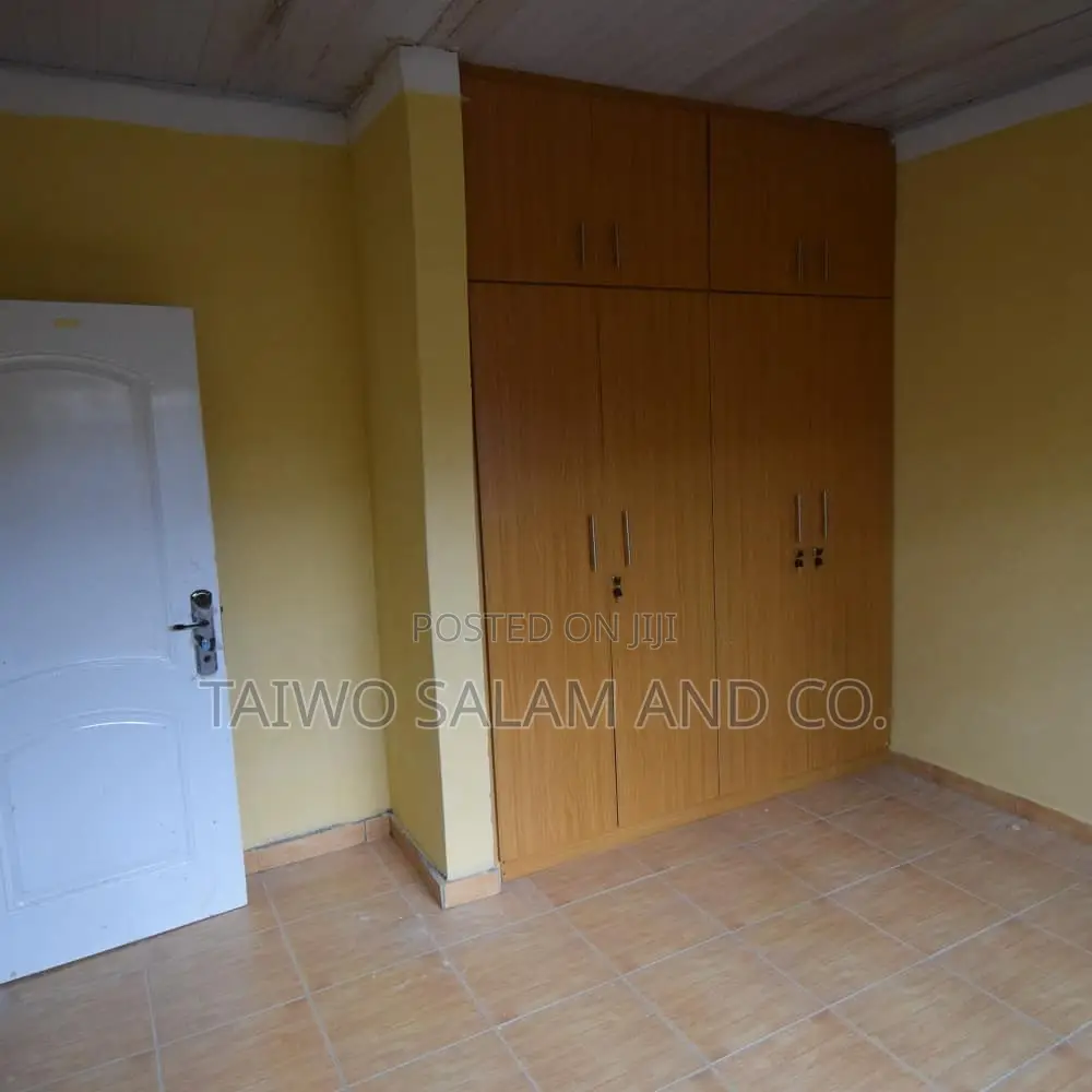 2bdrm Block of Flats in Jericho for sale