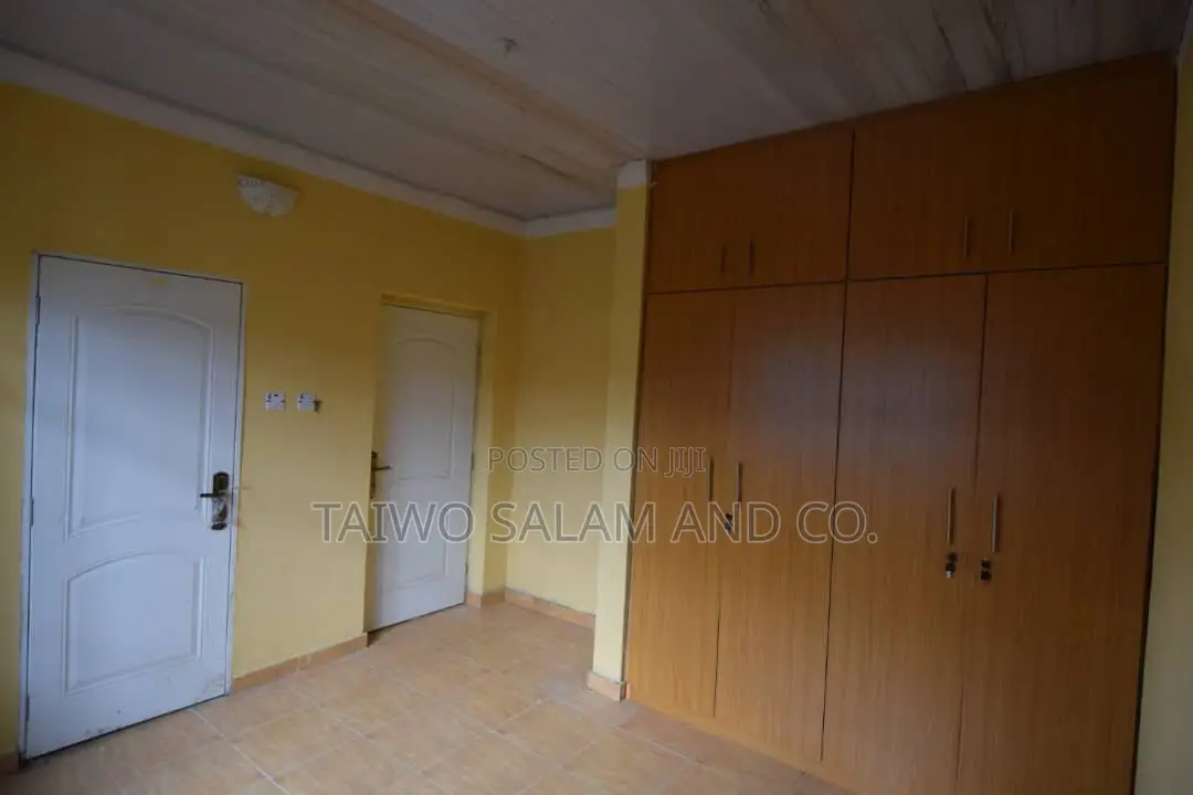 2bdrm Block of Flats in Jericho for sale