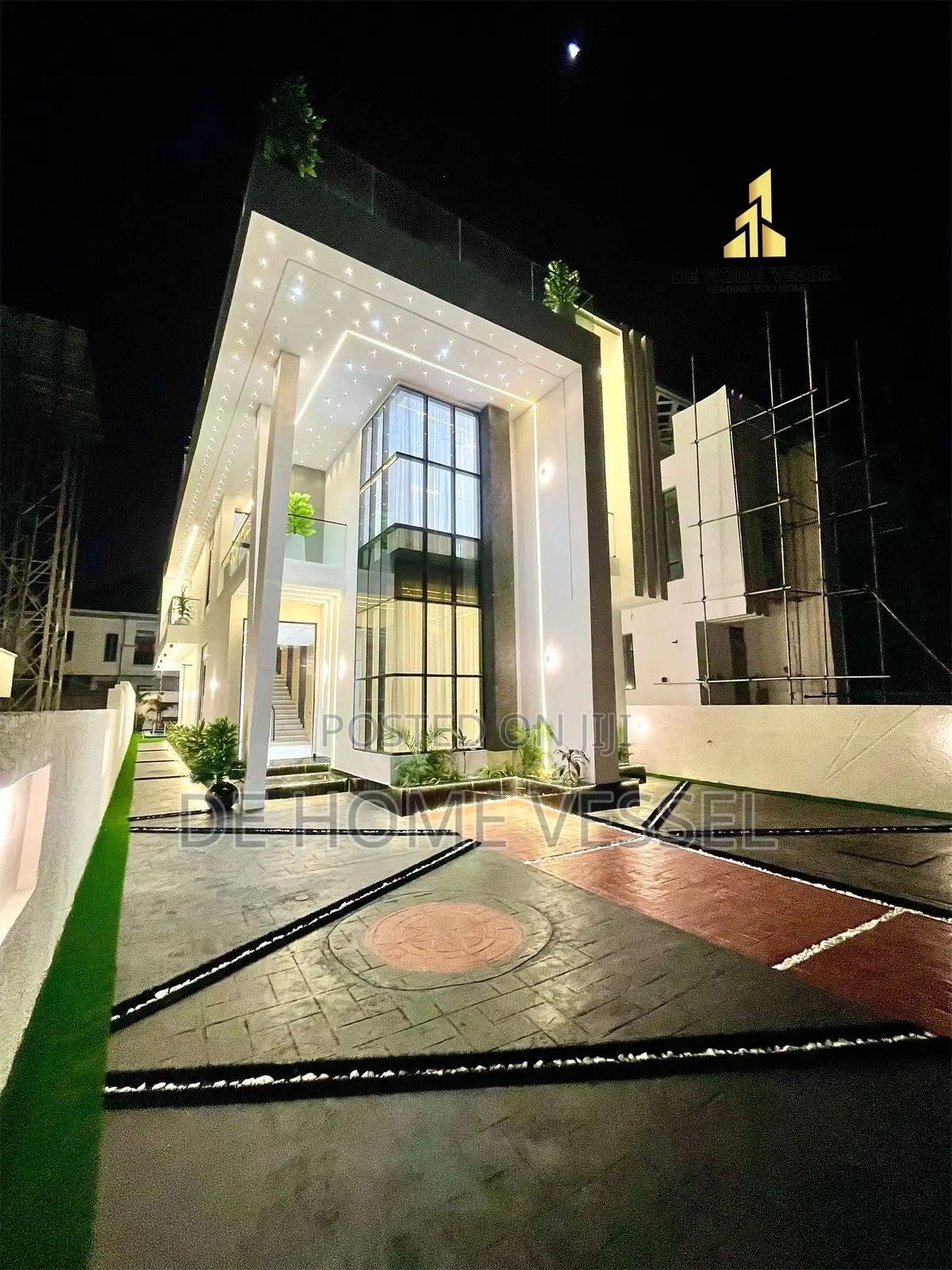 5bdrm Duplex in Chevron for sale
