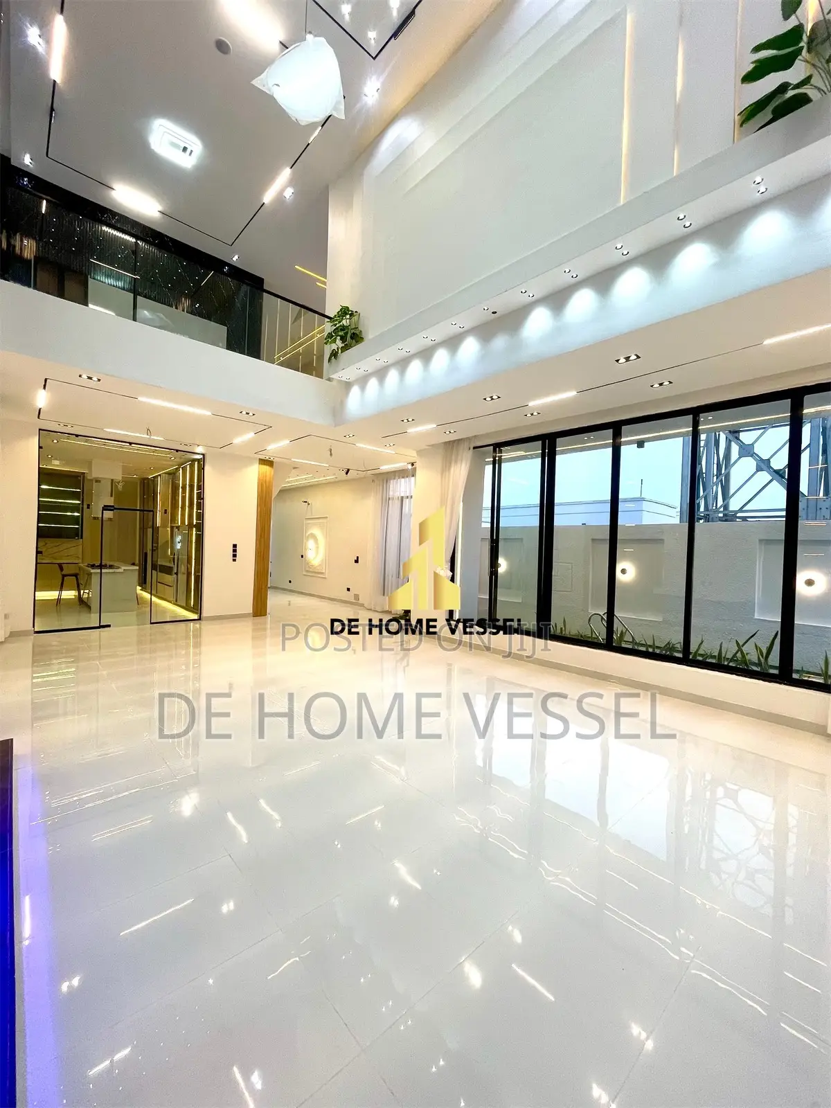 5bdrm Duplex in Chevron for sale