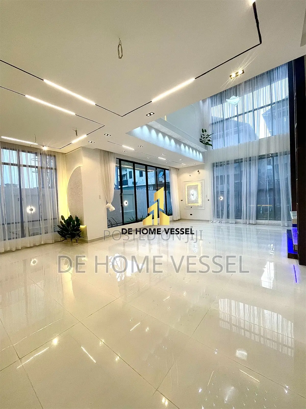 5bdrm Duplex in Chevron for sale