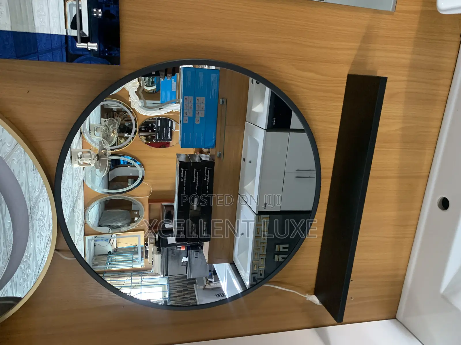 Round Mirror With Shelve