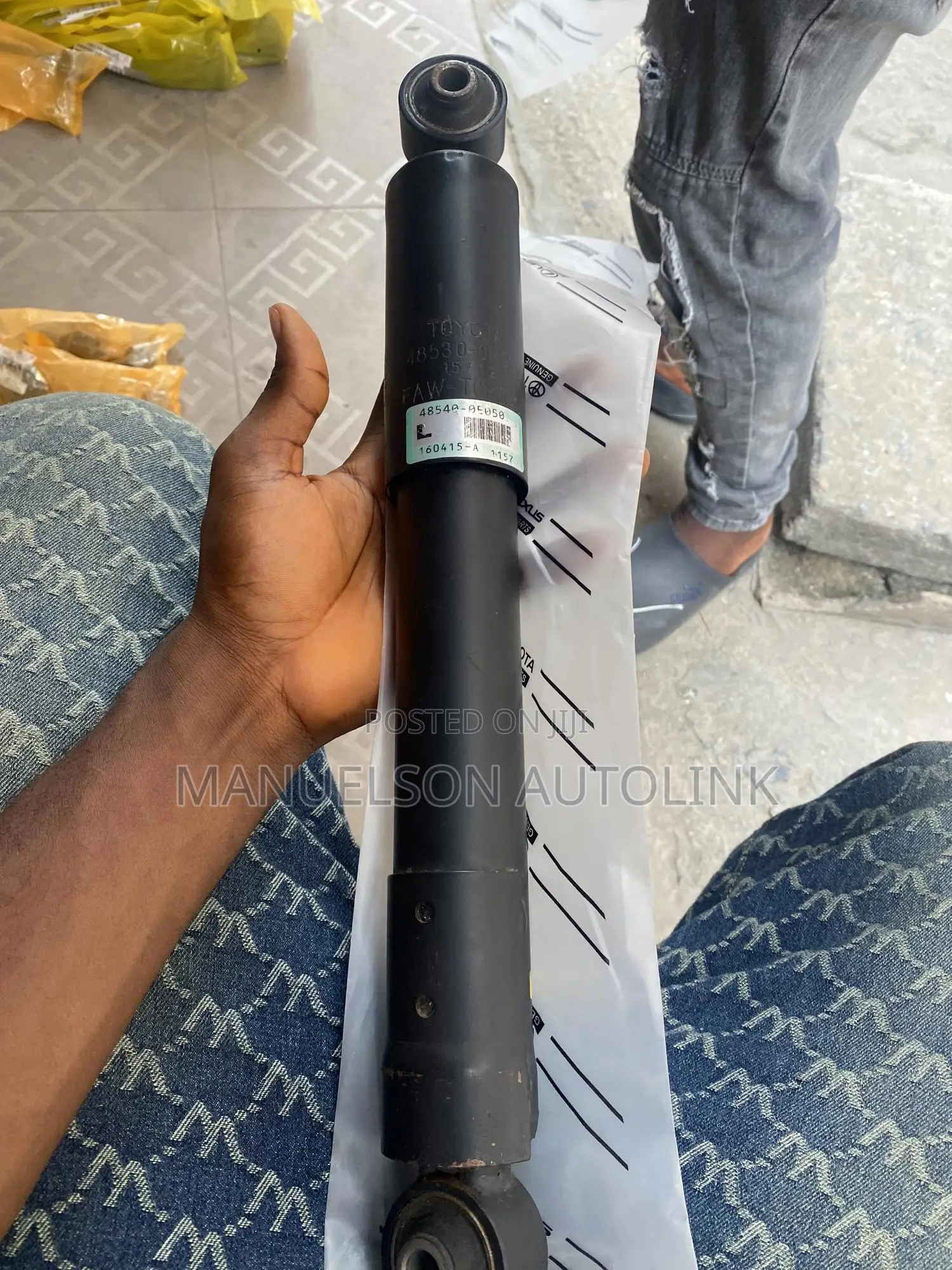 Back Shock Absorber for Rav4 014-018,Highlander, Rx350,Camry