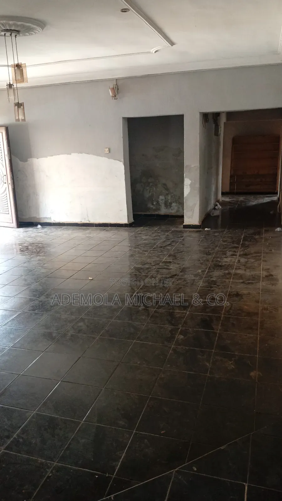 3bdrm Block of Flats in Mini Estate, Wuye for rent