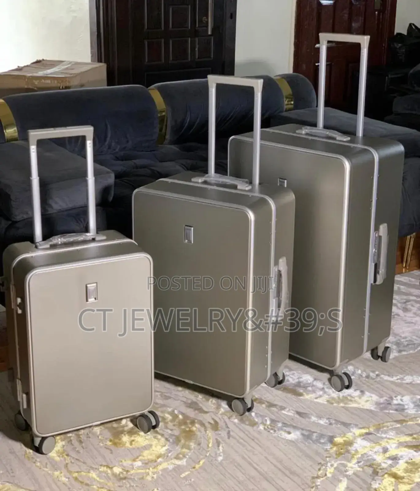 High Grade Plain Luggage Set With Bottle Holder