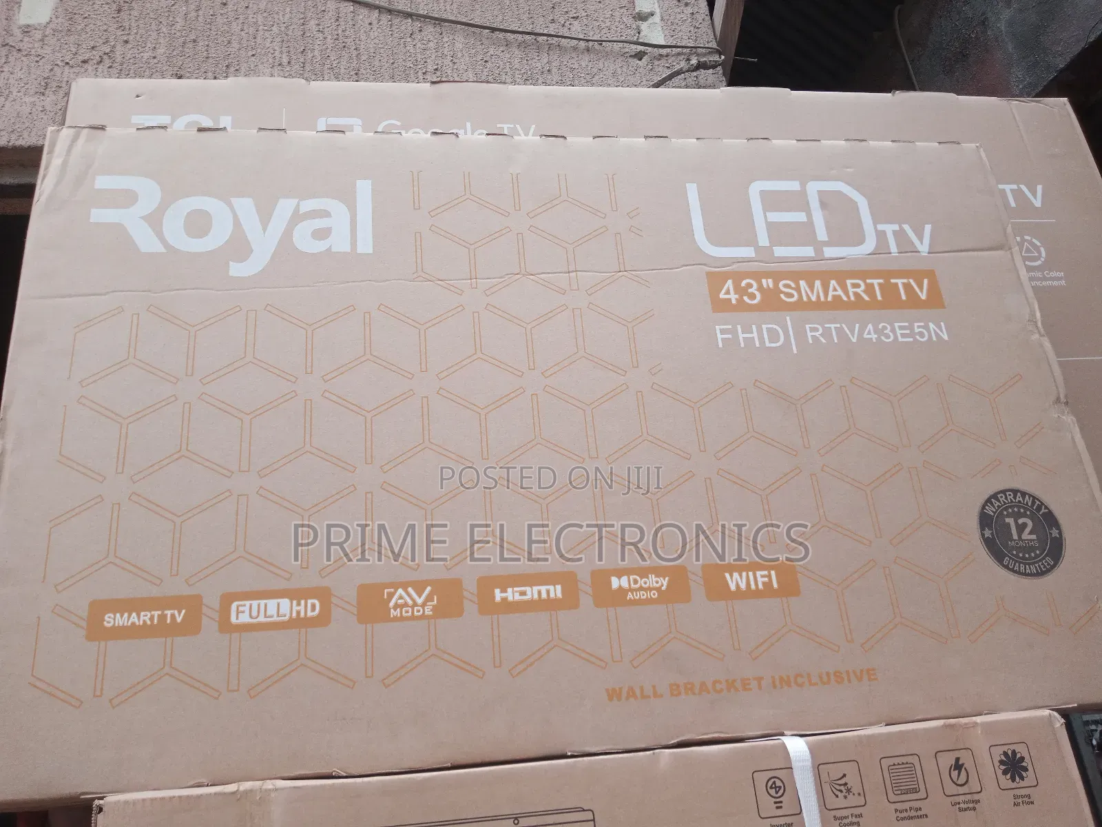 Royal 43" Smart Television