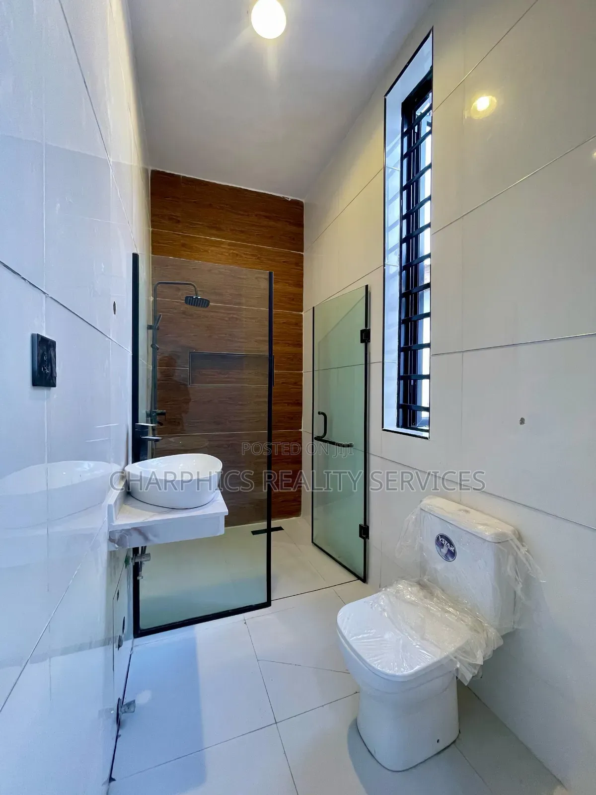 5bdrm Duplex in Ikota for sale