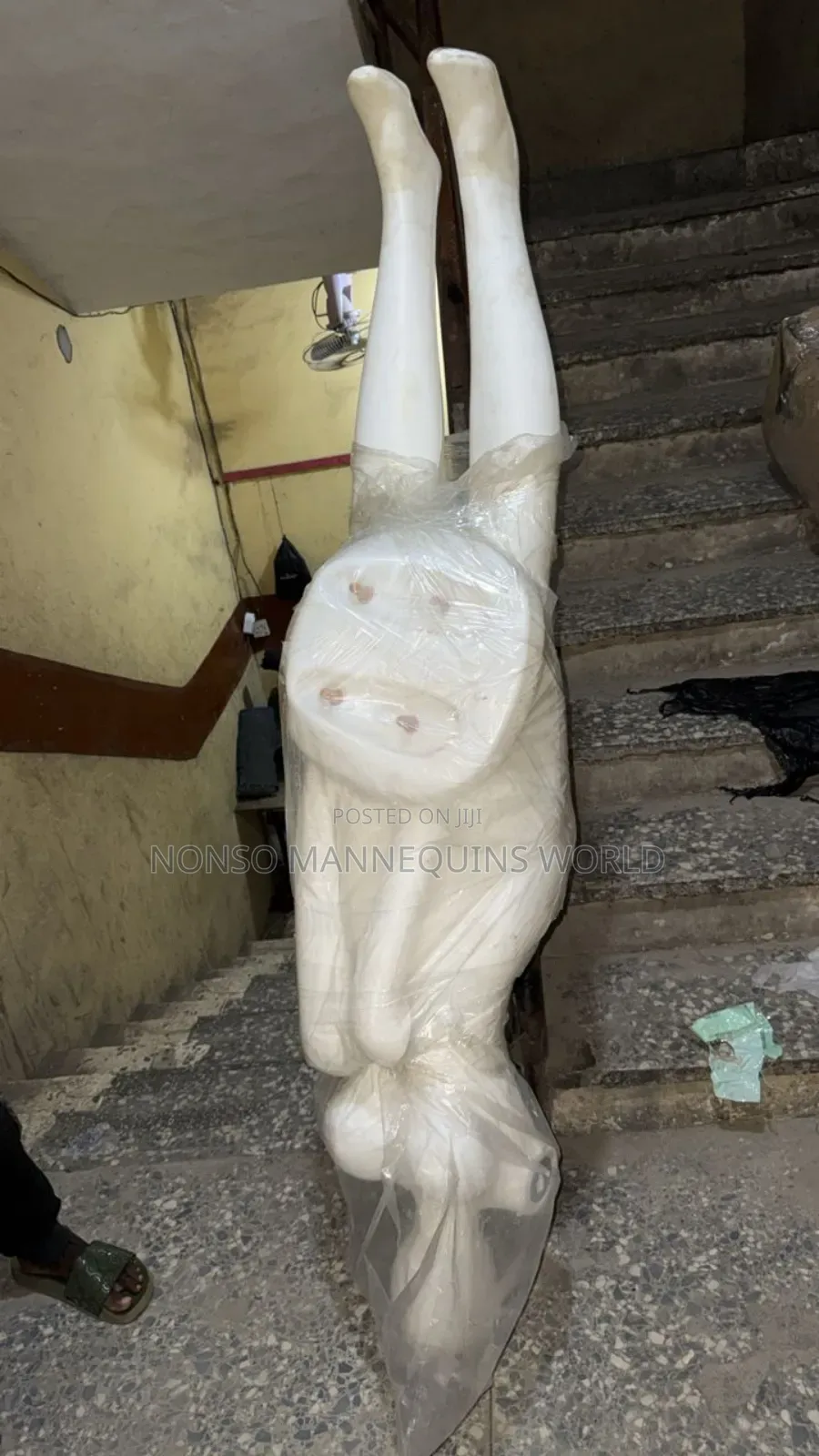 Faceless Female White Size 10 Mannequin