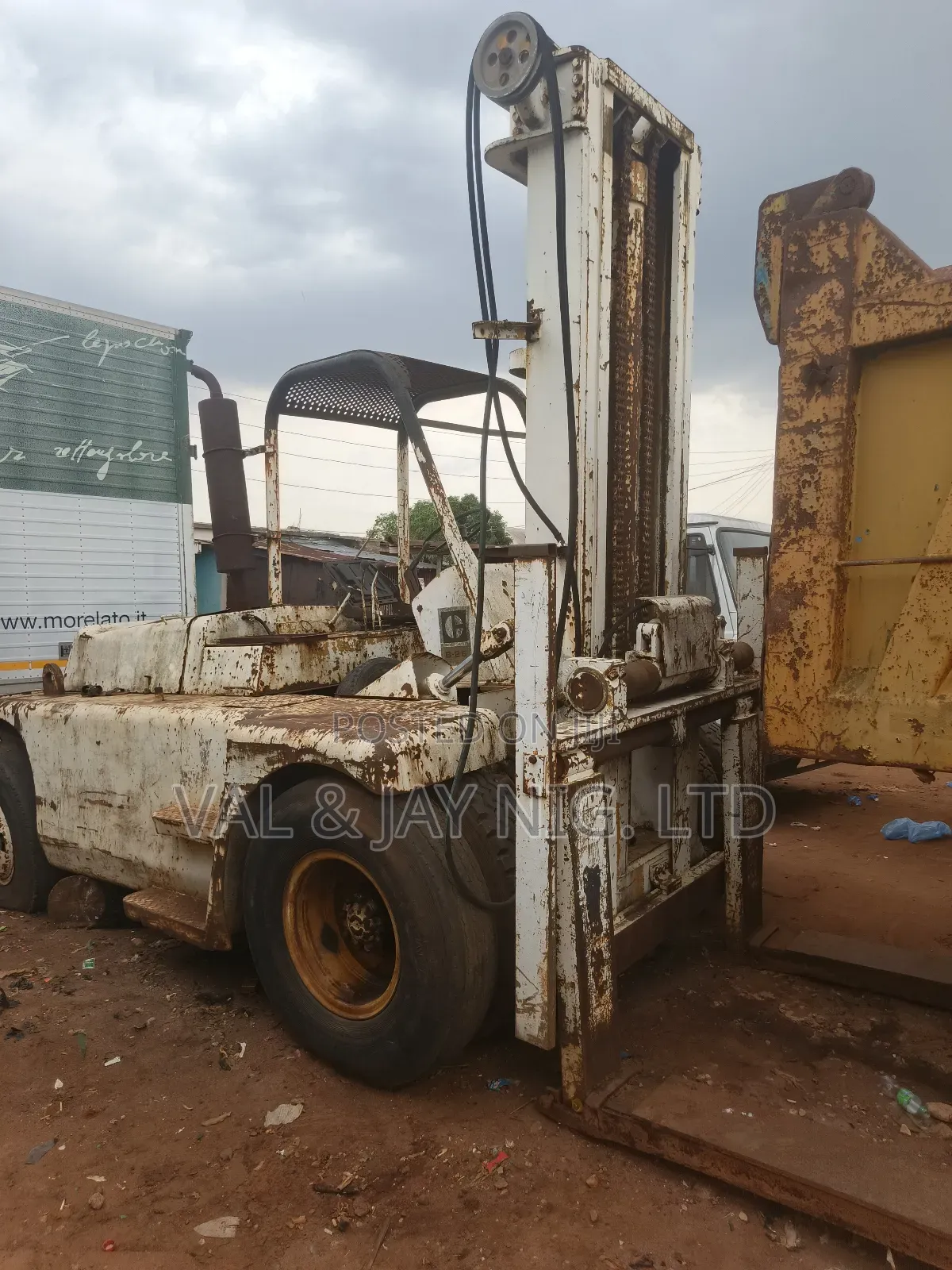 12.5 Tons, Caterpillar Forklift - Foreign Use