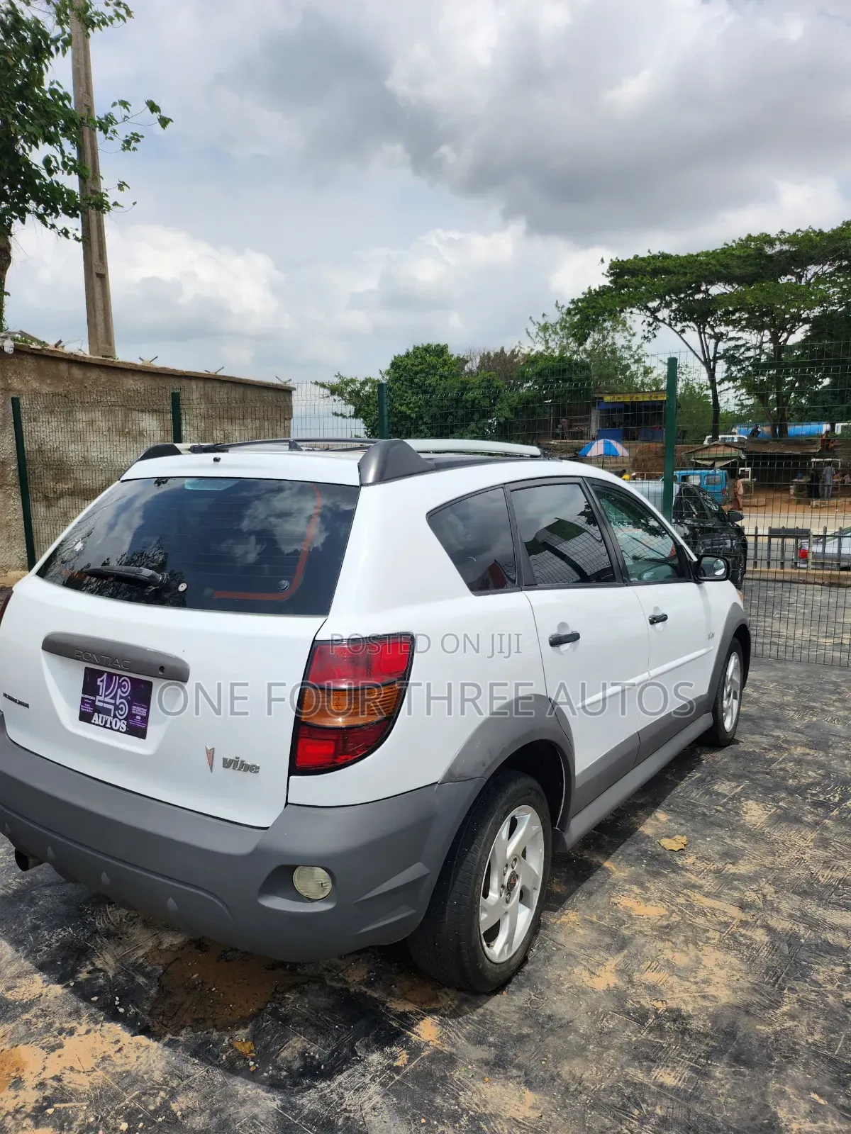 Pontiac Vibe AWD 2006 White