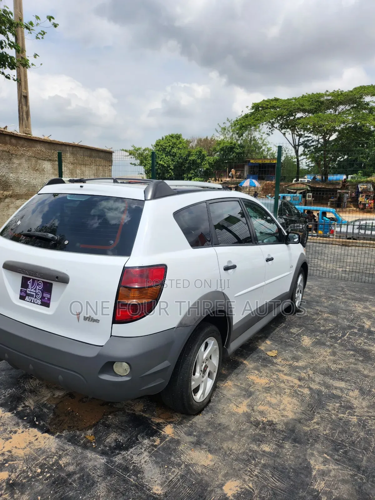 Pontiac Vibe AWD 2006 White