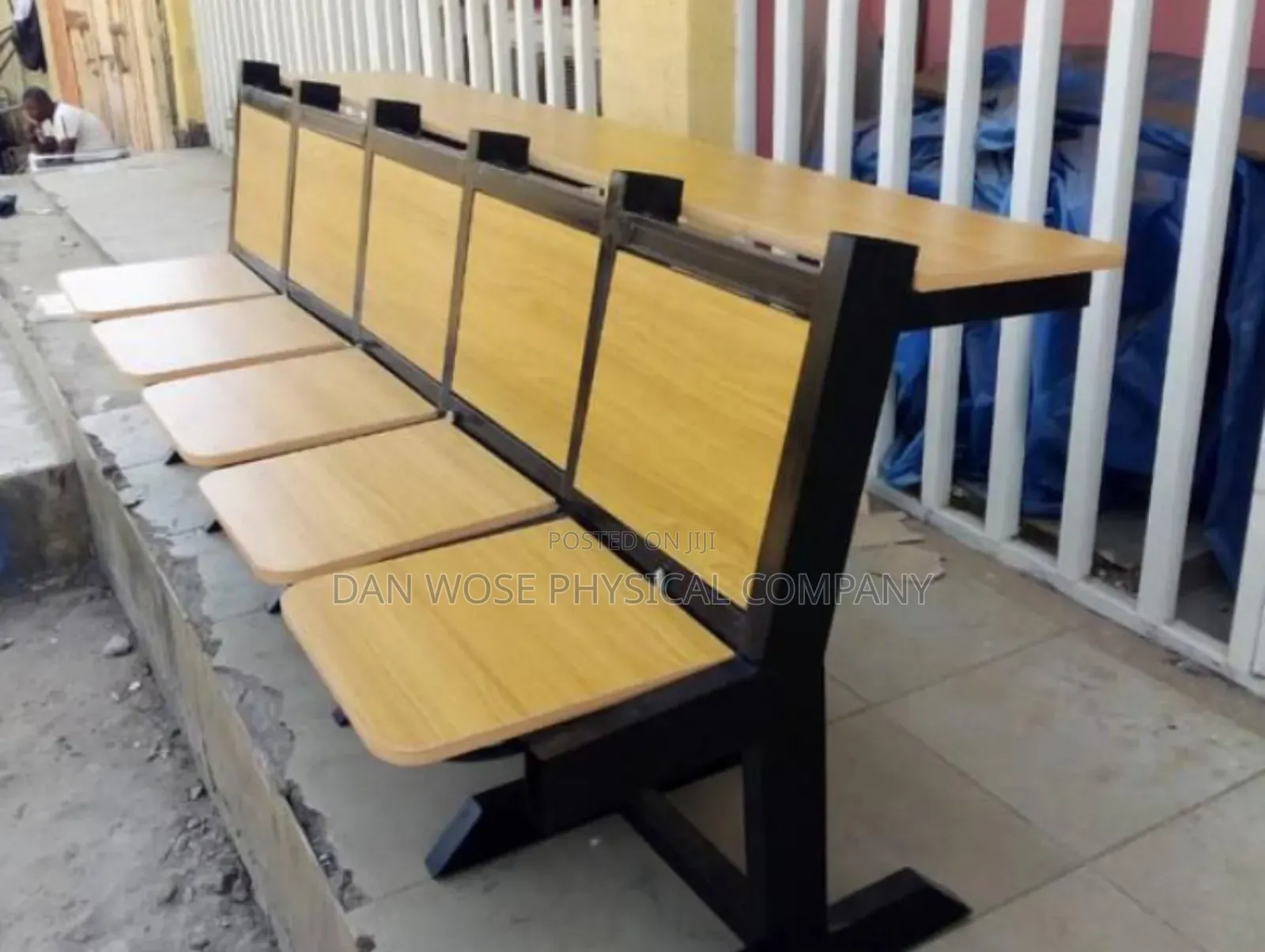 Five Seats Swivel Jointed Table