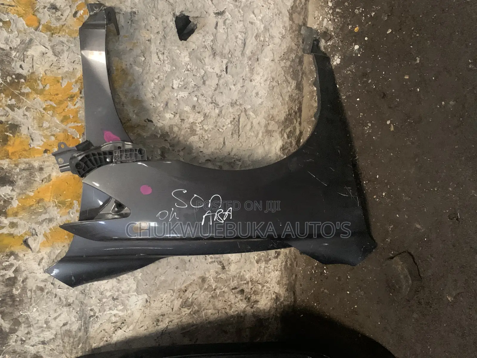 Fender Camry 2010