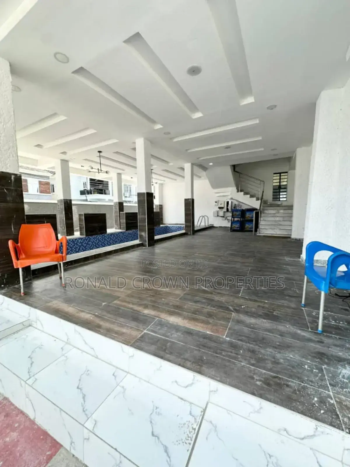 4bdrm Duplex in Chevron for sale