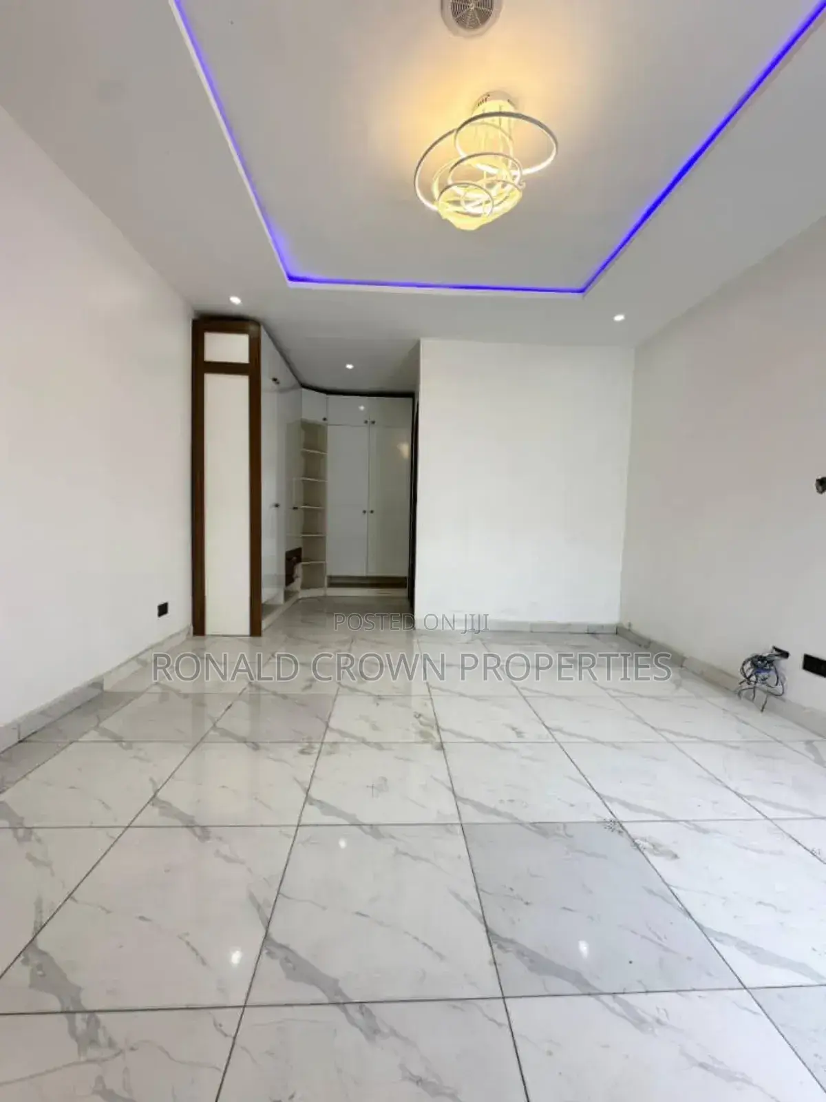 4bdrm Duplex in Chevron for sale