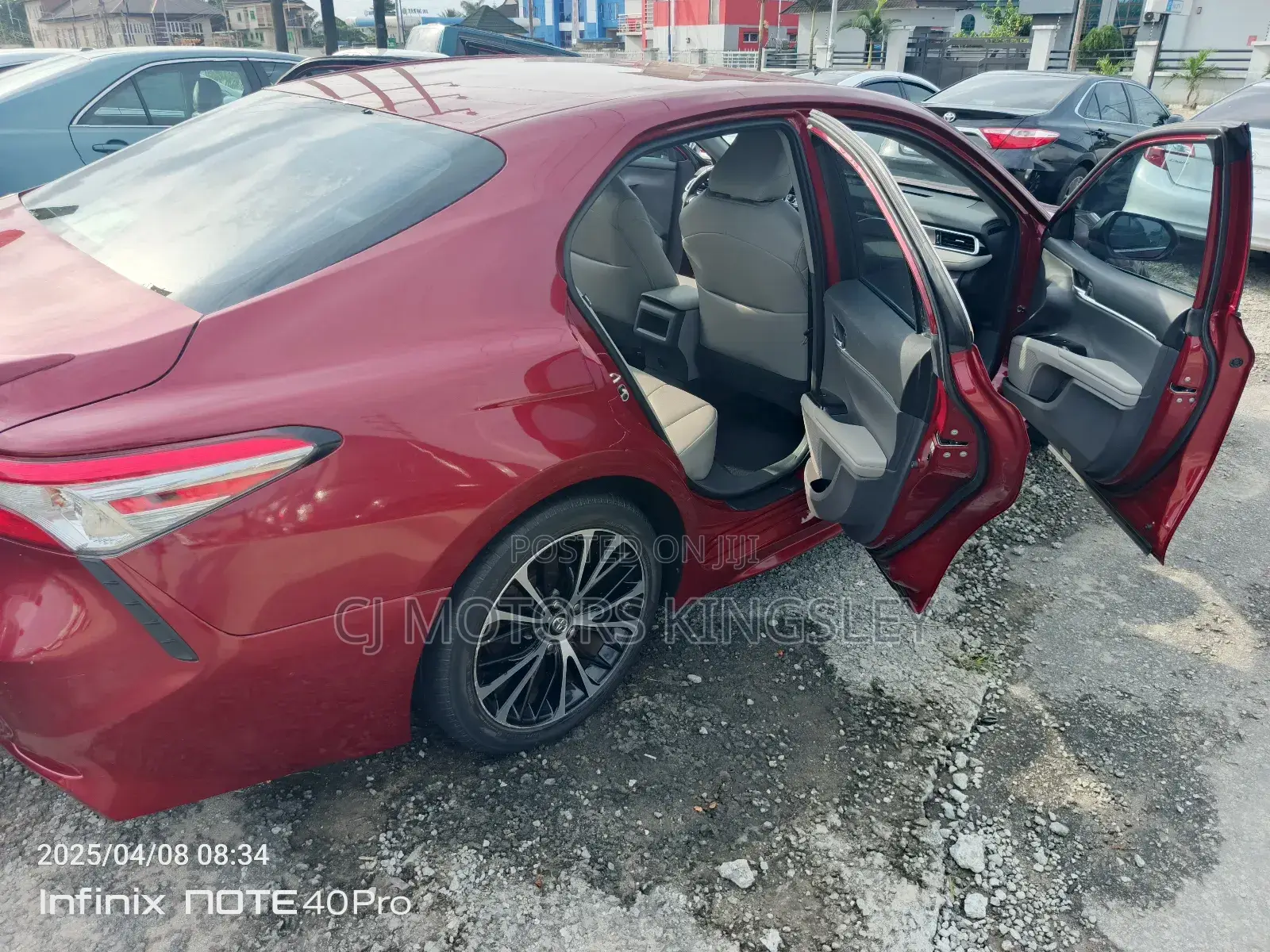 Toyota Camry SE FWD (2.5L 4cyl 8AM) 2018 Red