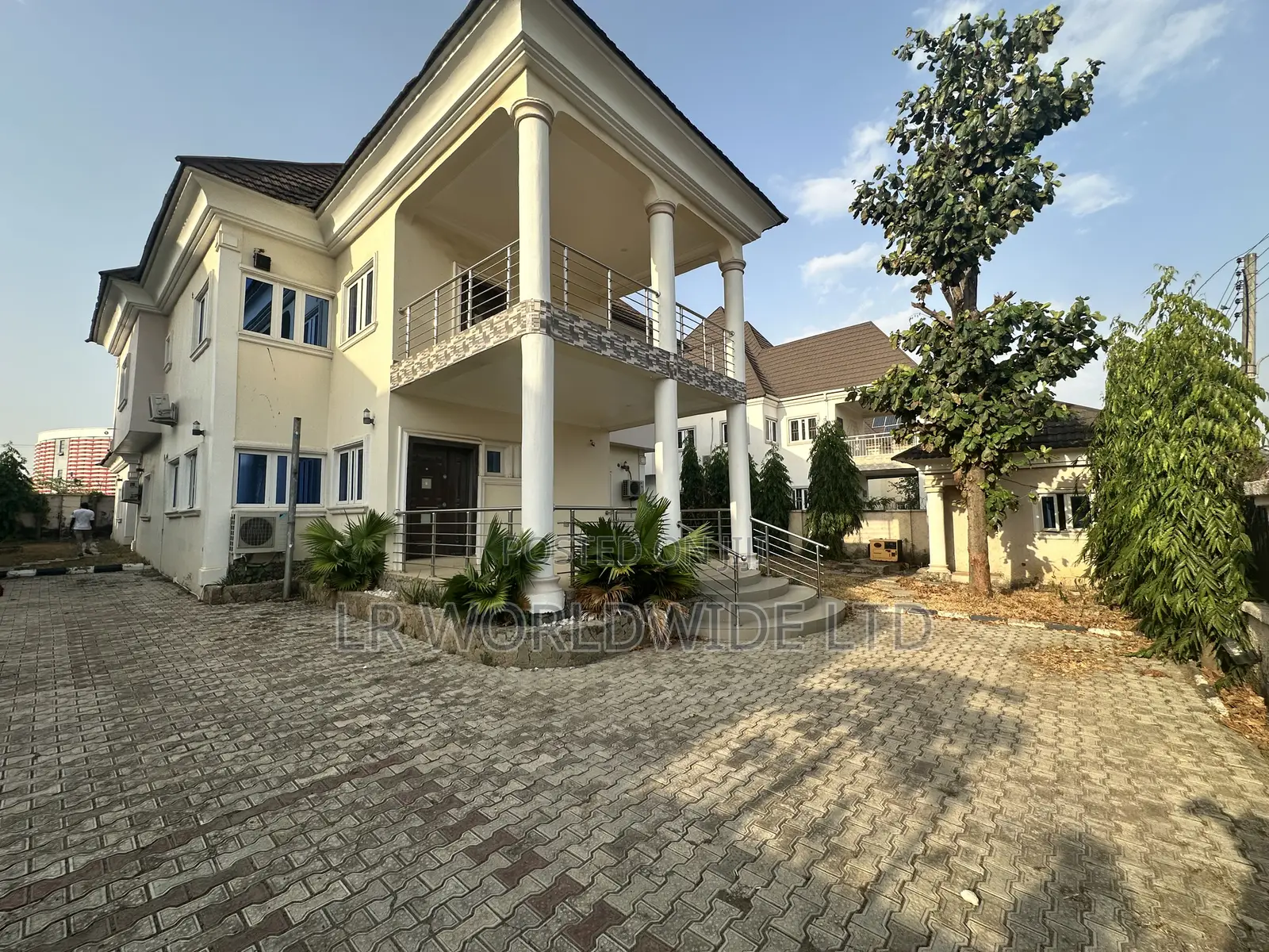 4bdrm Duplex in Life Camp for sale