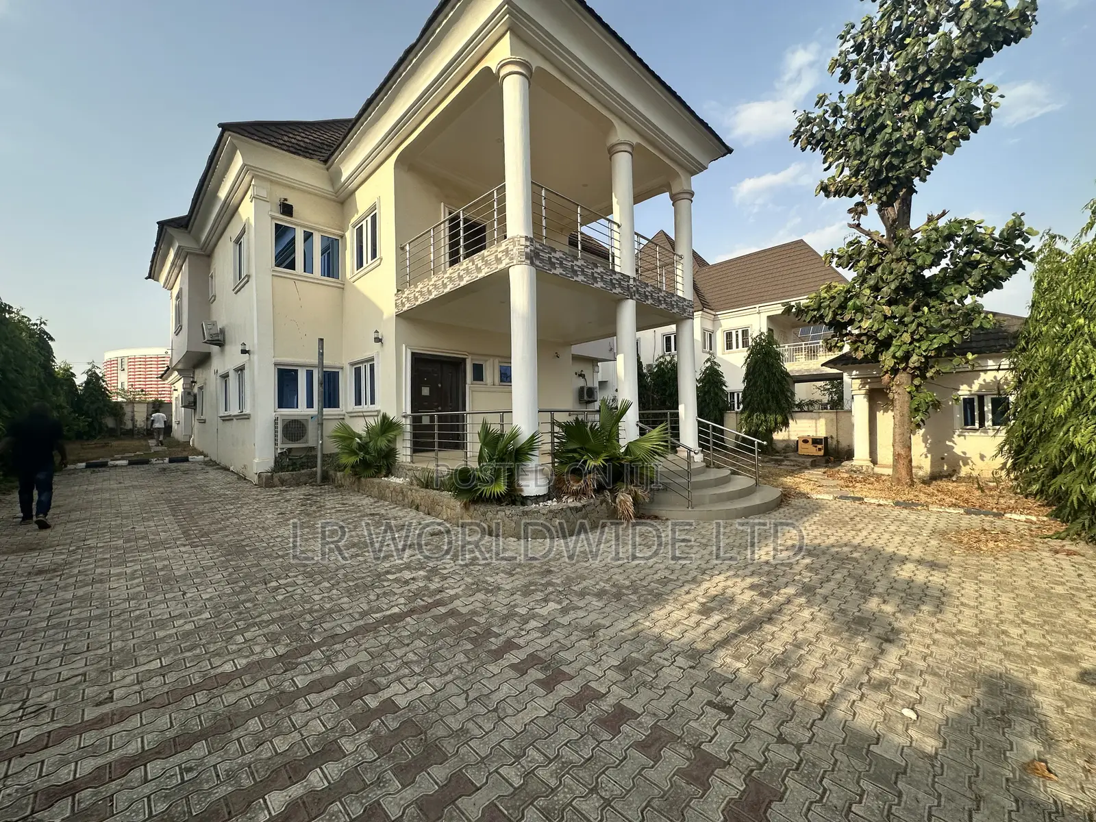 4bdrm Duplex in Life Camp for sale