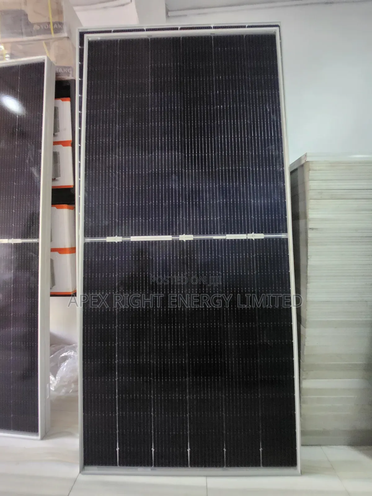 670watts Jinko Bi-facial Mono Crystalline Panel