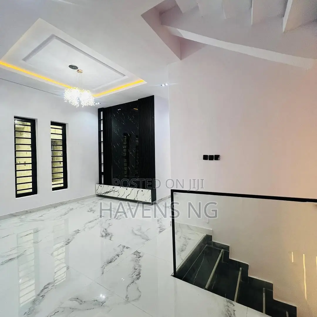 5bdrm Duplex in Ikota for sale
