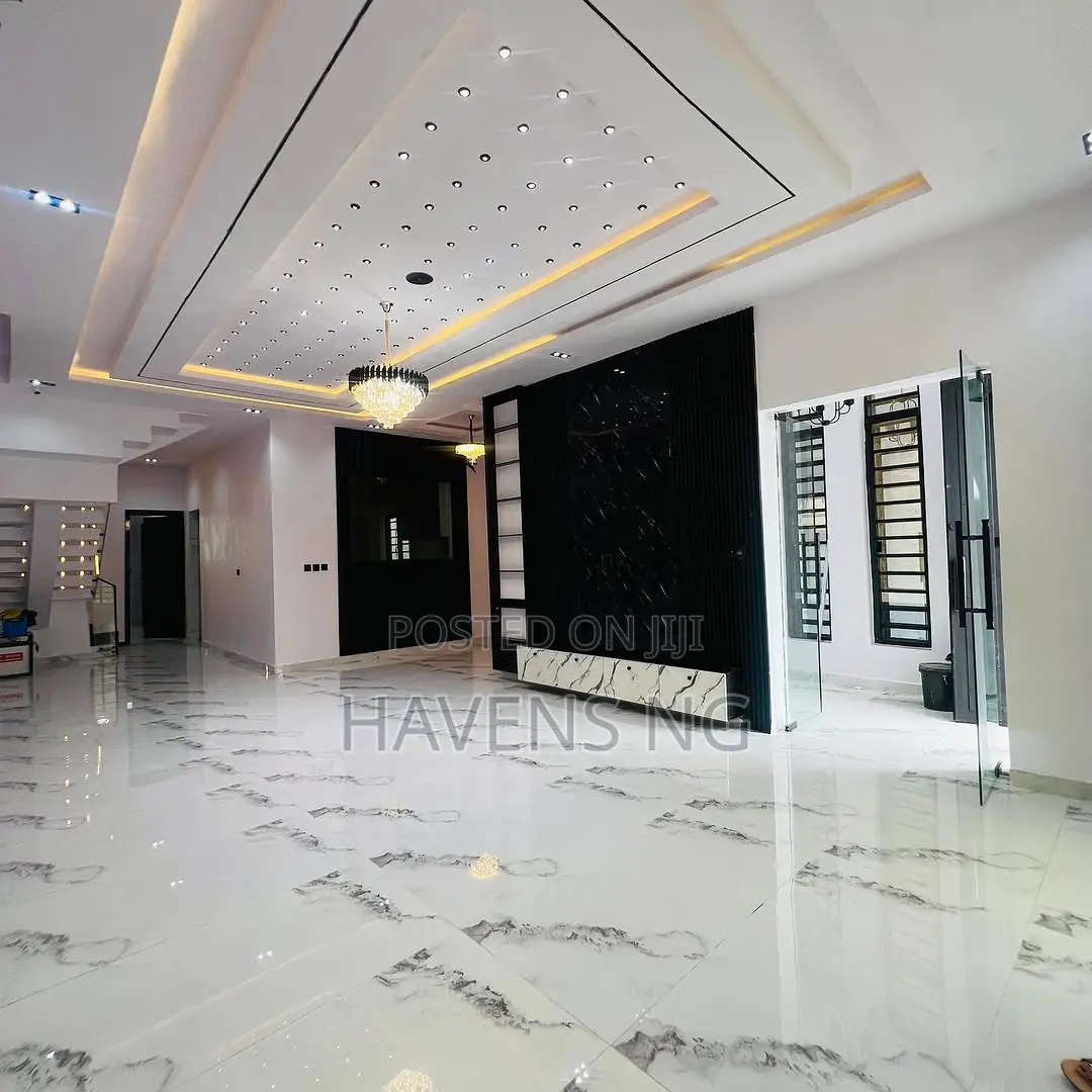 5bdrm Duplex in Ikota for sale
