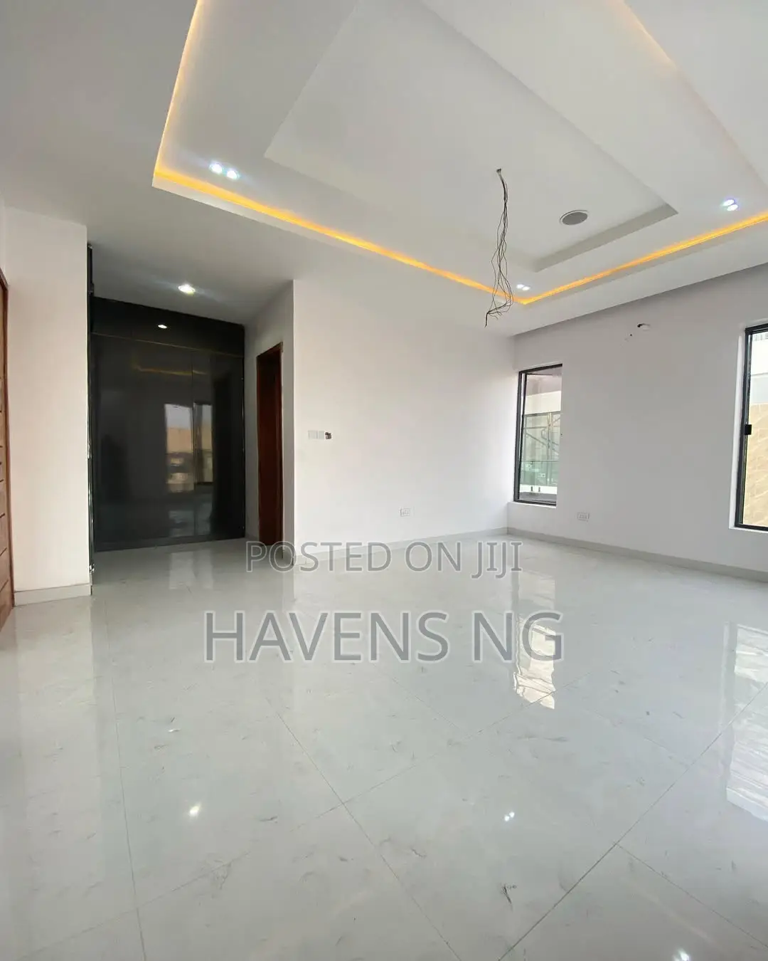 5bdrm Duplex in Ikota for sale