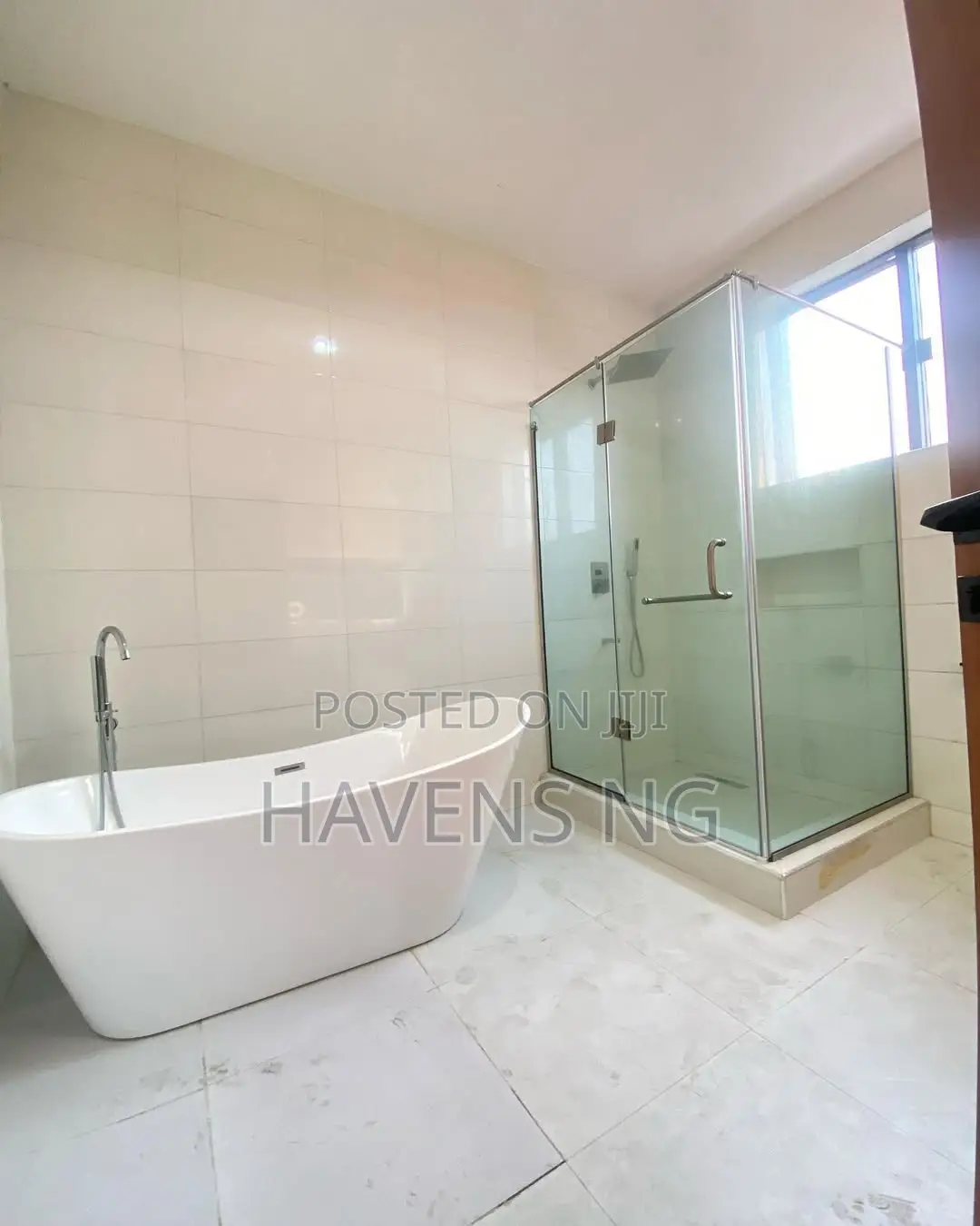 5bdrm Duplex in Ikota for sale
