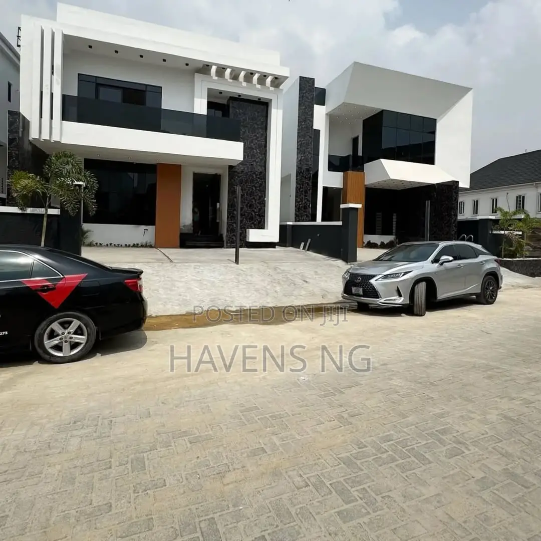 4bdrm Duplex in Chevron for sale