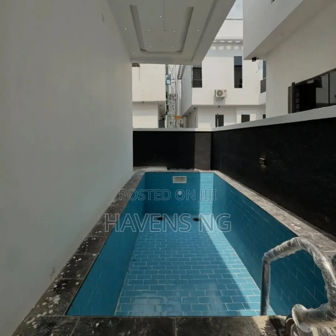 4bdrm Duplex in Chevron for sale