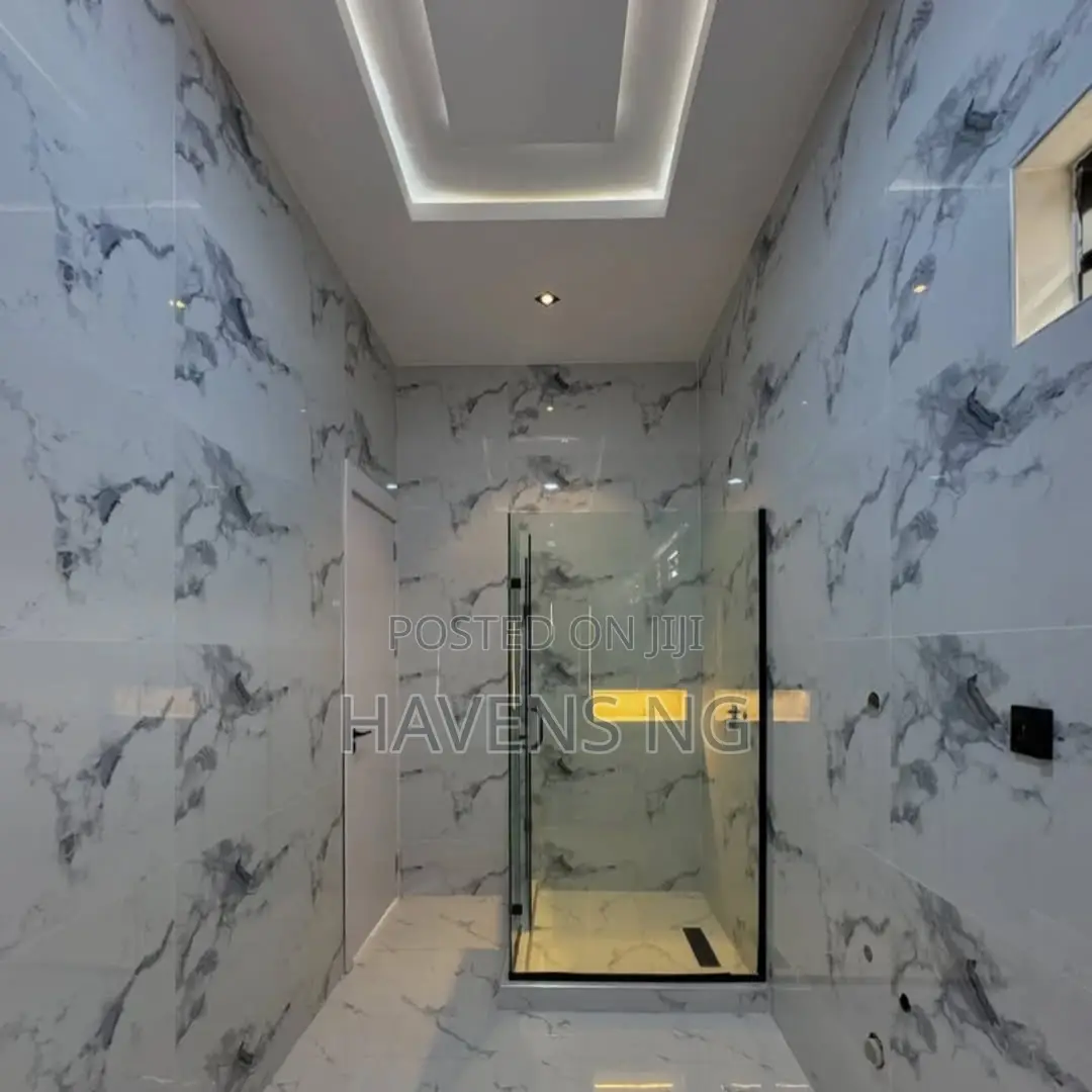 4bdrm Duplex in Chevron for sale