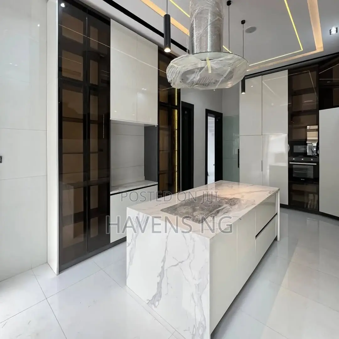 5bdrm Duplex in Idado for sale