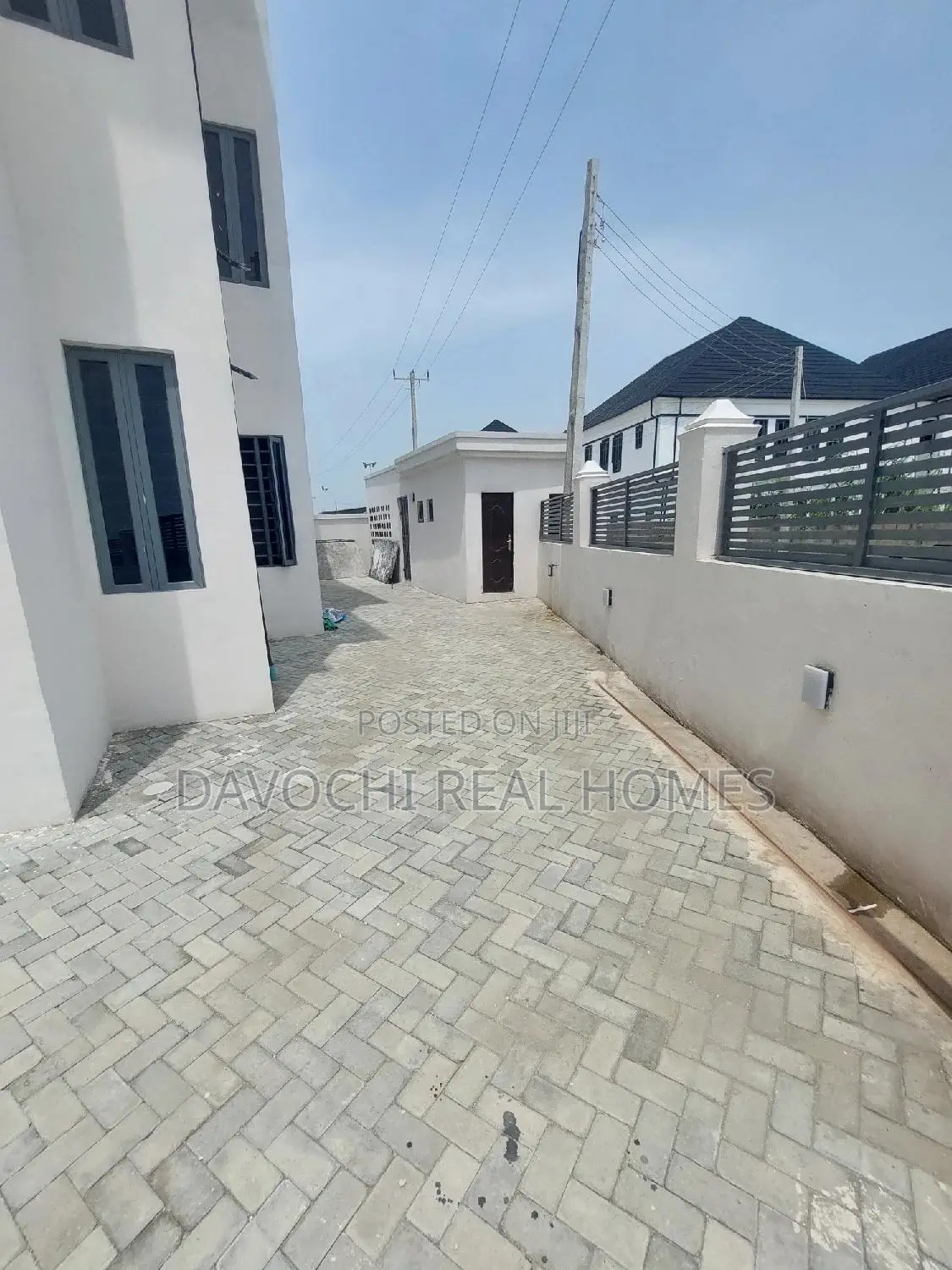 2bdrm Apartment in Ikota Estate, Lekki for sale