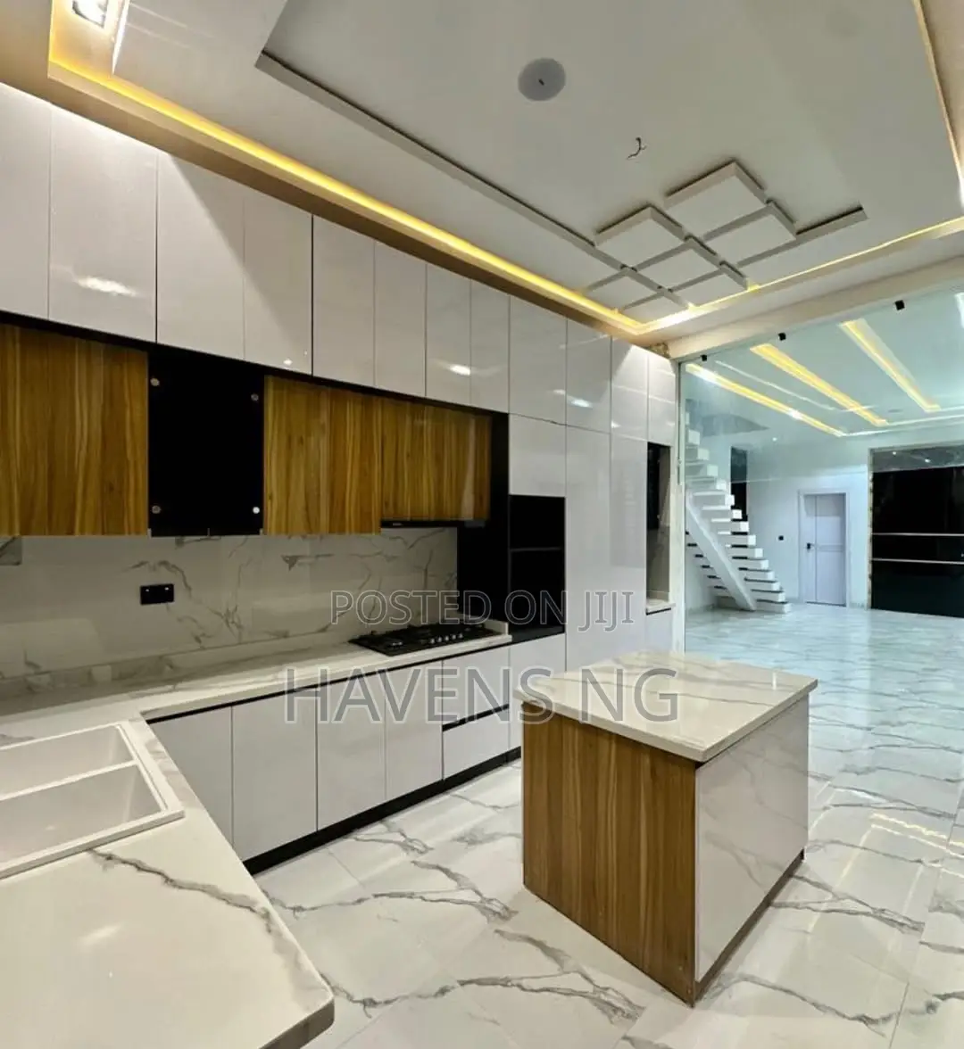 5bdrm Duplex in Lekki Phase 1 for sale