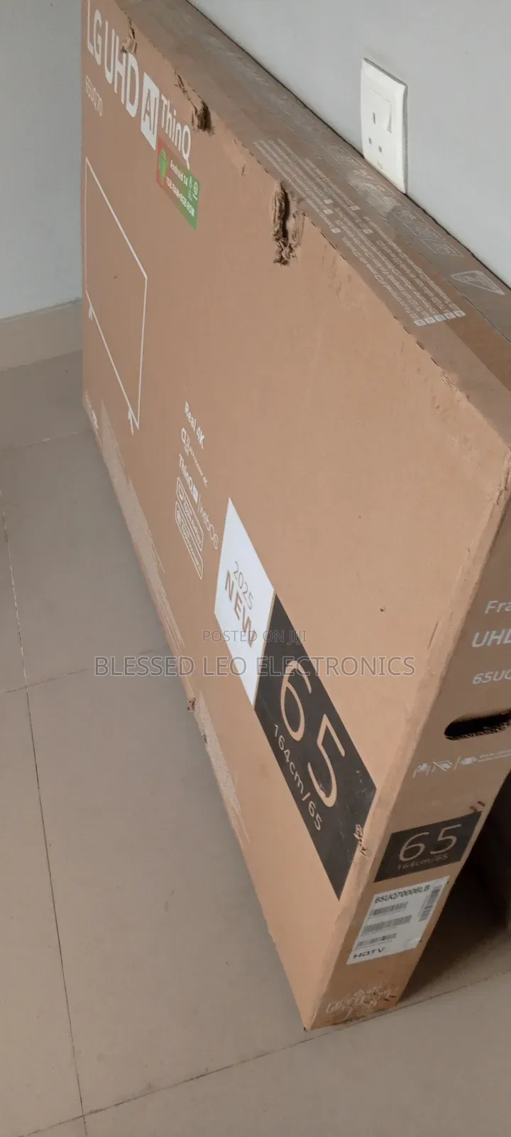 65 Inches Tv With Seamless Connection With Other Devices