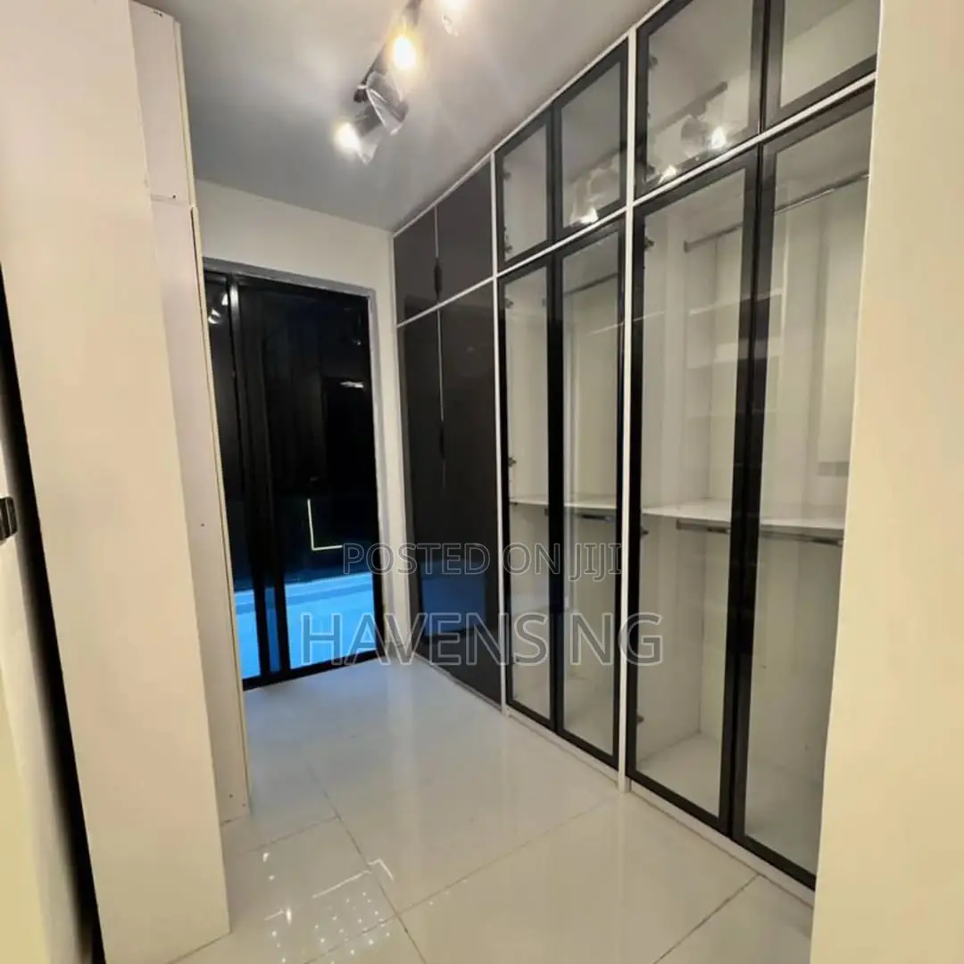 5bdrm Duplex in Lekki Phase 1 for sale