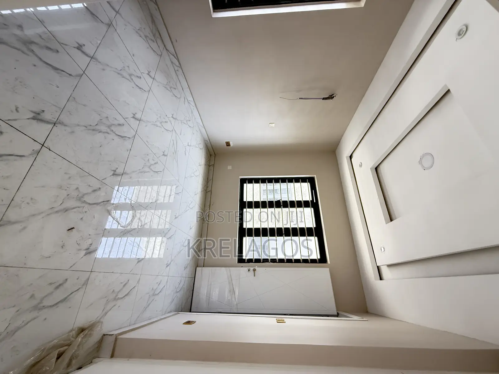 2bdrm Apartment in Lekki Phase 1 for sale