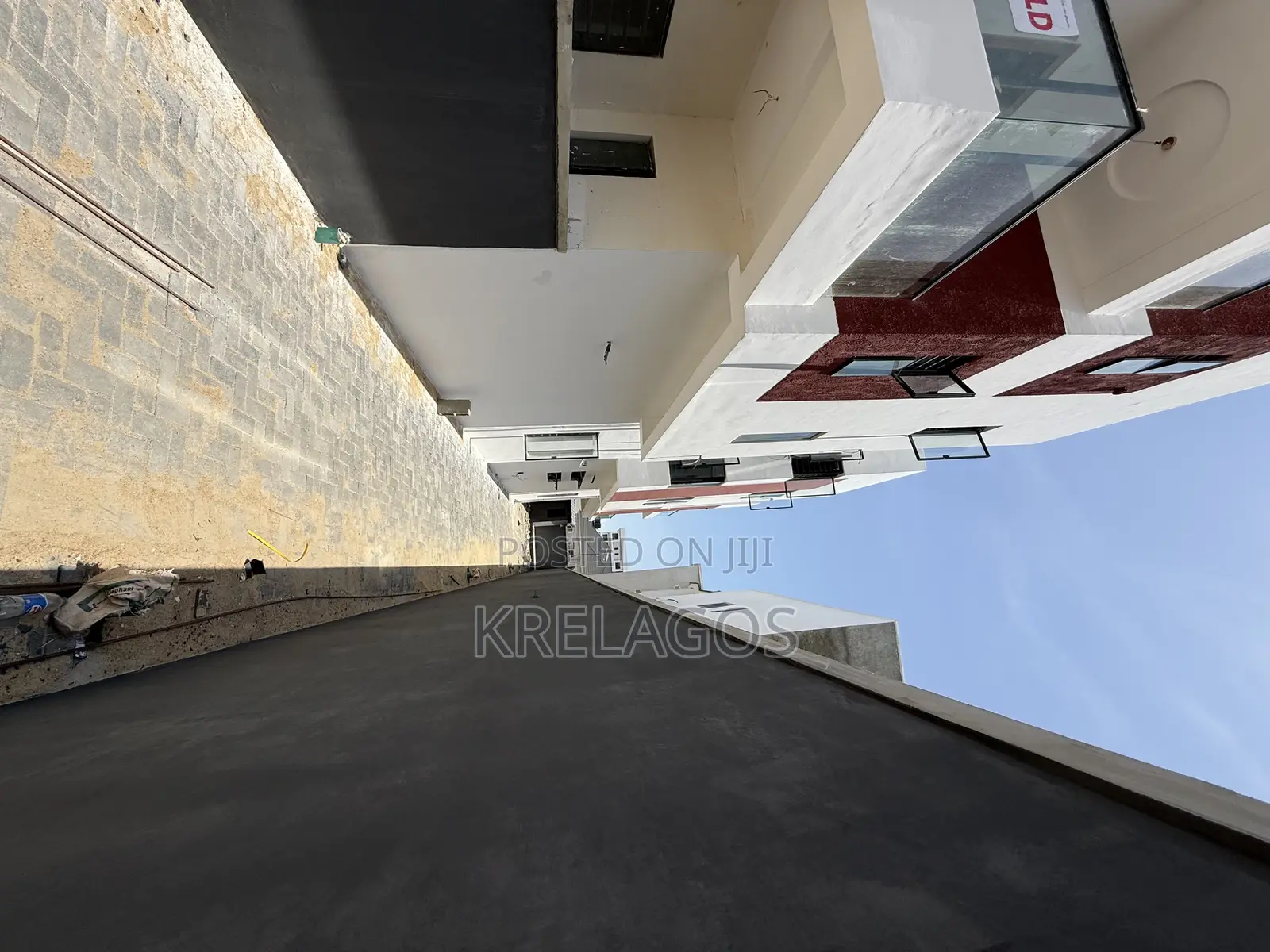 3bdrm Apartment in Lekki Phase 1 for sale